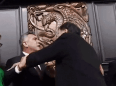 Meksykańscy prawodawcy gwałtownie popychają się podczas gorącej sesji Senatu