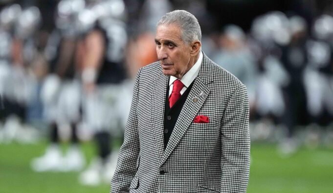 arthur-blank-102925.jpg