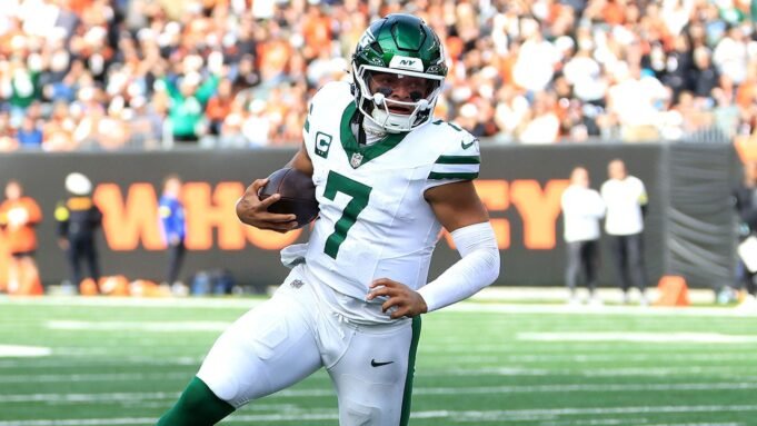 justin-fields-first-jets-win.jpg