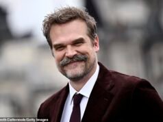 Tajemnica otacza nieobecność Davida Harboura na premierze Stranger Things w Londynie po szokujących oskarżeniach Millie Bobby Brown o znęcanie się i wydaniu albumu „zemsta” byłej żony Lily Allen