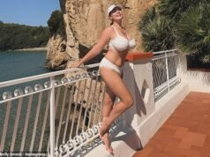 Kelly Brook ujawnia, jak dziwnie traktuje swoje bikini przed prysznicem w dżungli „I’m A Celeb”.