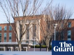 Zamieszanie i napięcia w FDA po dramatycznym odejściu głównego organu regulacyjnego ds. leków | Administracja Trumpa