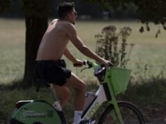 Kobieta z obrażeniami głowy trafiła do szpitala po potrąceniu przez rower elektryczny w Bondi