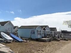 Wybucha awantura, gdy właściciele chatek na plaży twierdzą, że brytyjski kurort nadmorski zamienia się w „Ibizę” | Wielka Brytania | Aktualności