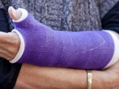 Rada „Woke” wszczyna śledztwo po tym, jak mężczyzna napisał „Stop the Boats” na gipsie matki | Wielka Brytania | Aktualności