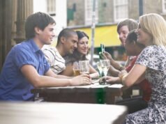 Brytyjski bar wprowadza zakaz, aby „zapewnić bezpieczeństwo pracownikom”, ale miejscowi ostro krytykują tę zasadę | Wielka Brytania | Aktualności