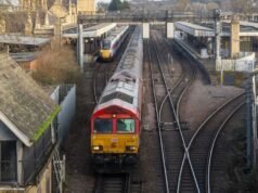 Przerażenie: 14-letni chłopiec umiera potrącony przez pociąg | Wielka Brytania | Aktualności