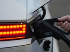 Kierowcy samochodów elektrycznych borykają się z koszmarnymi kontrolami za przejechane kilometry | Wielka Brytania | Aktualności