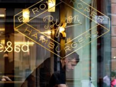 Duża sieć burgerów w Wielkiej Brytanii uratowana po zamknięciu 58 restauracji | Wielka Brytania | Aktualności