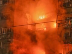 Rosja atakuje Kijów, gdy zespół Ukrainy w USA uczestniczy w rozmowach na temat planu pokojowego Trumpa | Świat | Aktualności