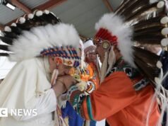 Watykan zwraca Kanadzie dziesiątki rodzimych artefaktów