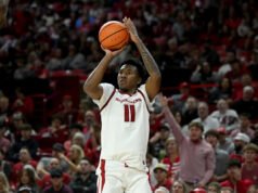 Ewin zdobywa 21 punktów, a Arkansas nr 21 pokonuje Jackson State 115–61, zdobywając najwyższą liczbę punktów od 2015 r.