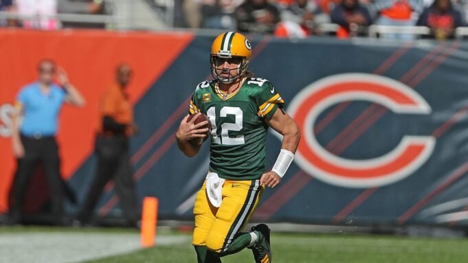 aaron-rodgers-bears-logo-112025.jpg