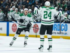 Gwiazdy odbiły się po porażce i pokonały Canucks 4:2, zdobywając szóste zwycięstwo w 7 meczach