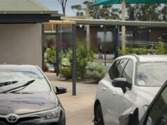 Pchnięcie nożem w szkole: Uczeń i nauczyciel rzekomo zaatakowani nożem kuchennym w szkole podstawowej Brentwood Park w Berwick