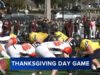 Tradycję Święta Dziękczynienia kontynuuje rywalizujący mecz piłki nożnej pomiędzy szkołami średnimi Clayton i Pittman