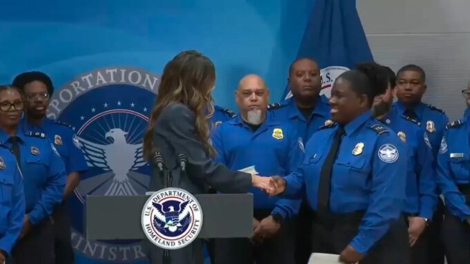 kristi-noem-hands-out-checks-to-tsa-officers-002.jpg