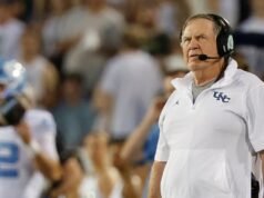 Bill Belichick odnosi się do zgłoszeń dotyczących wykroczeń drogowych popełnianych przez piłkarzy UNC