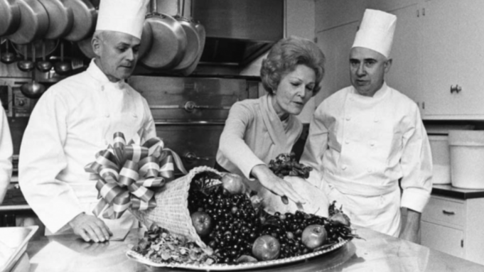 pat-nixon-thanksgiving-white-house.png
