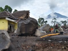 Prawie 1000 osób ewakuowano po erupcji indonezyjskiego wulkanu pokrywającego wioski gorącym popiołem | Wiadomości ze świata