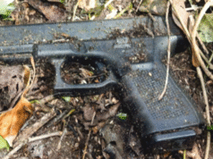 Liam McDermid: Mężczyzna, który użył wykrywacza metalu podczas poszukiwania ukrytej broni w Edynburgu podczas wojny gangów, skazany | Wiadomości z Wielkiej Brytanii