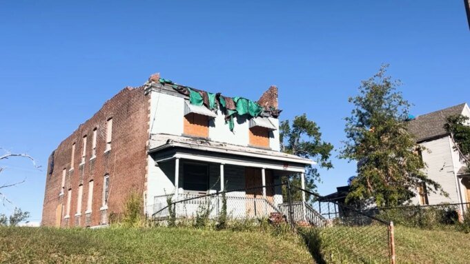 st-louis-tornado-damage-home-tarp.jpg
