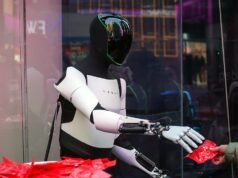 Elon Musk twierdzi, że roboty sprawią, że praca będzie opcjonalna w nowym wirusowym klipie Optimusa