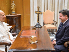 Gubernator Illinois Pritzker spotyka się z papieżem Leonem XIV, aby omówić naloty Trump ICE