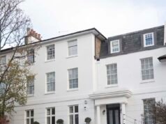 Biznesmen-milioner wdał się w wojnę z władzami miejskimi po wzniesieniu ogrodzenia elektrycznego wokół swojej wartej 44,5 miliona funtów wielkiej rezydencji w Notting Hill bez pozwolenia… ponieważ jego żona „boi się lisów”