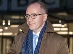 Kłamliwa Rachel znajduje swojego „upadłego faceta”: szef OBR, który zdemaskował kłamstwa Chancellor, ODCHODZI z powodu chaotycznego wycieku budżetu – ale właśnie zrobiono z niego kozła ofiarnego, by ocalić jej skórę, twierdzą torysi