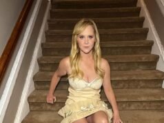 Amy Schumer pochwaliła się dramatyczną utratą wagi w minisukience i nadal rezygnuje z obrączki w obliczu plotek o rozwodzie