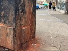 Rada zmuszona była wydać 30 000 funtów na sprzątanie ulic poplamionych na brązowo przez tytoń popularny wśród społeczności Azji Południowo-Wschodniej