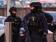 16 osób zginęło po tym, jak ojciec i syn otworzyli ogień na australijskiej plaży w wyniku ataku Żydów