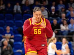 Niepowstrzymane Audi Crooks utrzymuje 10. stan Iowa niepokonany z rekordowym w karierze 47 punktami