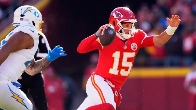 nfl-chiefs-patrick-mahomes-121425-1.jpg