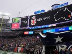 Patrioci oddają cześć ofiarom ataku terrorystycznego na Uniwersytecie Brown w Australii