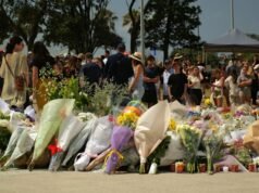 „Całkowita panika i chaos”: miejsce uroczystości na plaży Bondi jest obecnie pomnikiem oblężenia | Wiadomości ze świata