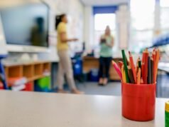 Wzywa do wprowadzenia w szkołach próbnego czterodniowego tygodnia w celu zwiększenia rekrutacji i zatrzymywania nauczycieli | Wiadomości z Wielkiej Brytanii