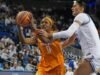 Koszykówka NCAA: Johnia Barker z Tennessee przeżywa niezręczny moment po meczu z trenerem UCLA