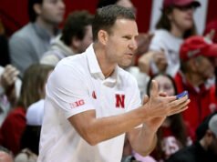 Ankieta AP dotycząca koszykówki mężczyzn: Arizona pozostaje na pierwszym miejscu, podczas gdy Nebraska, która znalazła się w pierwszej piątce, stoi w obliczu krytycznej trudności