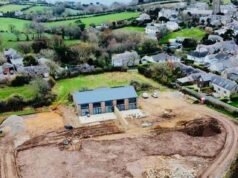 Deweloper oskarżony o spowodowanie „apokalipsy” planowania w uroczej wiosce w Kornwalii po przekształceniu stodoły w nowe domy o wartości 1 miliona funtów