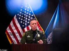 Dowódca Straży Granicznej Greg Bovino daje oszałamiającą obronę po śmiertelnym postrzeleniu pielęgniarki z Minneapolis, Alexa Prettiego