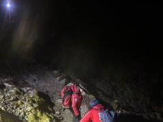 Poluj, aby odnaleźć dwóch uratowanych piechurów, „którzy uciekli z hotelu, w którym zatrzymali się późno w nocy, po siedmiogodzinnej misji bez płacenia”