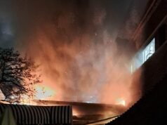 Pożar szaleje w jednym z najbardziej elitarnych prywatnych klubów w Londynie: miejsce nawiedzone przez celebrytów Kensington Roof Gardens zostało ewakuowane po poważnym pożarze