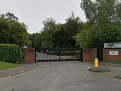 Planistka wydarzeń z „wrażliwością na odrzucenie”, „pobudzona”, gdy szef kazał jej „wracać do swojego pudełka do pracy”, wygrywa nagrodę w wysokości 12 000 funtów