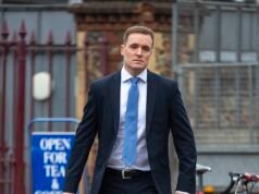 Jak słyszy sąd, pilot British Airways „w tajemnicy” sfilmował akt seksualny ze stewardesą, z którą się umówił, na Tinderze, a następnie wysłał wideo znajomemu