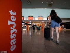 Wakacje zorganizowane znikają z półek Easyjet – ale straty linii lotniczej rosną w związku z ekspansją Włoch