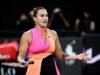 Aryna Sabalenka odpowiada na sędziego głównego, który ukarał ją za CHRZKANIE podczas jej półfinałowego zwycięstwa w Australian Open: „Naprawdę mnie wkurzyła”