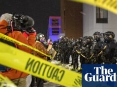 Dwóch agentów, którzy zastrzelili Alexa Prettiego, poszło na urlop, gdy Trump próbuje stłumić reakcję | Strzelanina w Minnesocie ICE