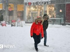 Setki tysięcy ludzi bez prądu po zimowej burzy, która uderza w USA